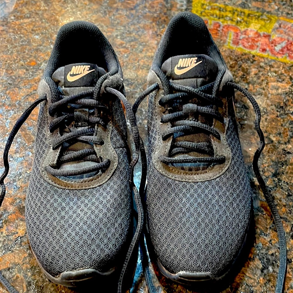 Nike Tanjun athletic shoes